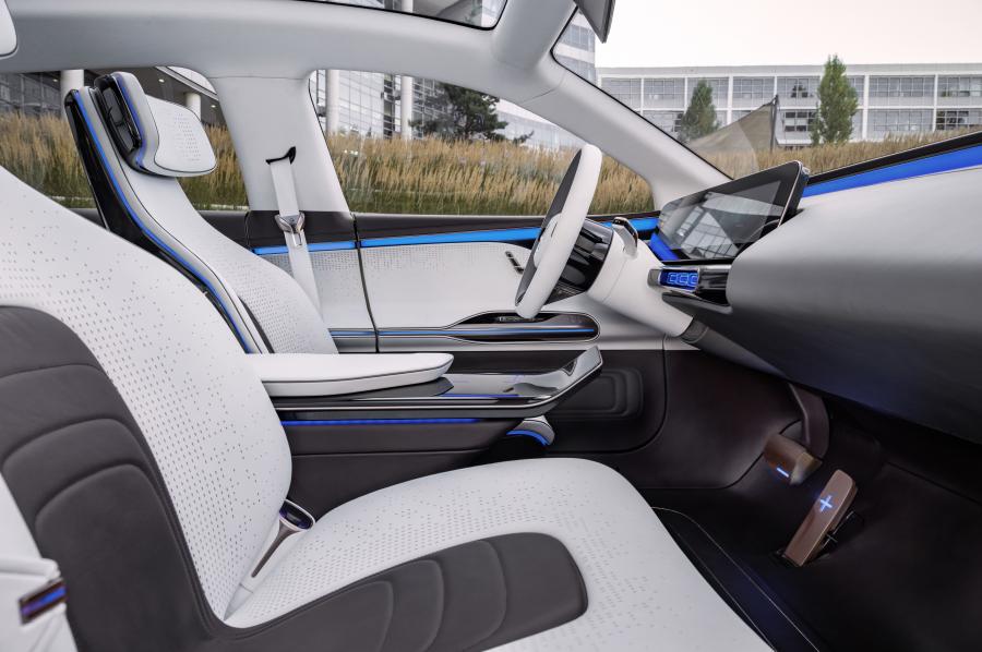 Интерьер Mercedes-Benz Generation EQ Concept 2016 года  (фото 10 из 53)